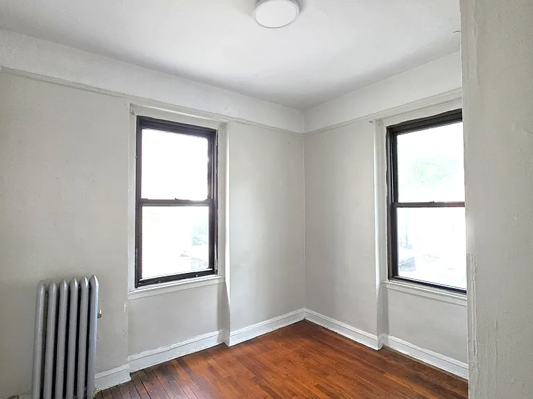 21-15 33rd St #2F — Photo 7