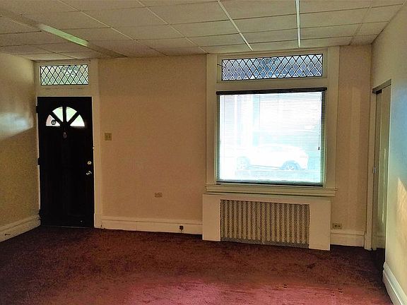 Ist Floor apt. entrance.