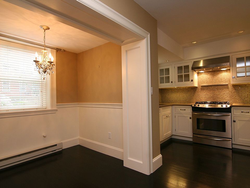 Great open floor plan for entertaining!