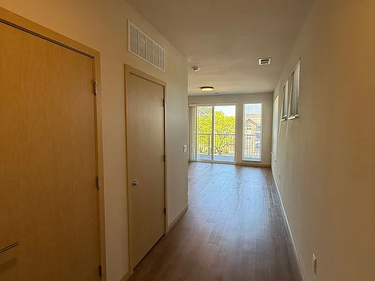 Mira Apartments — Photo 81
