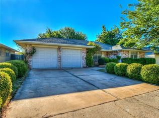 2204 Bellaire Dr, Moore, OK 73160