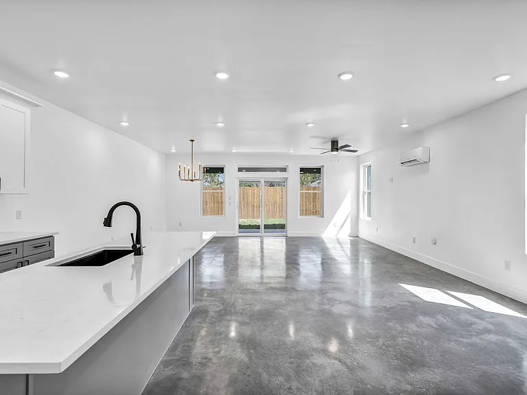 1006 E Marble St #B — Photo 6