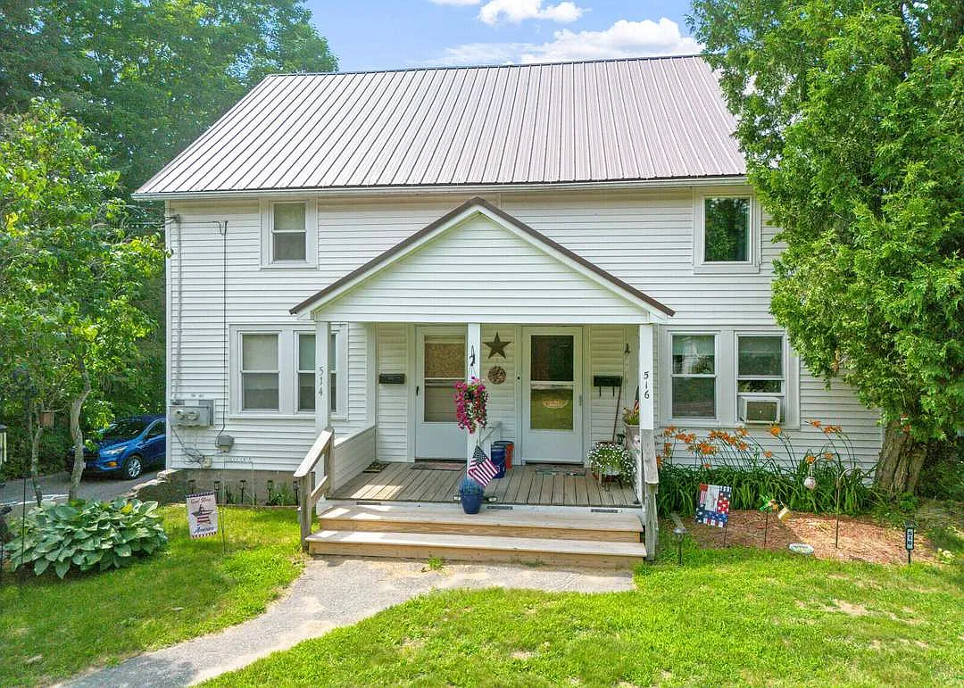 2 bed, 900 sqft, $1,300 — Photo 1