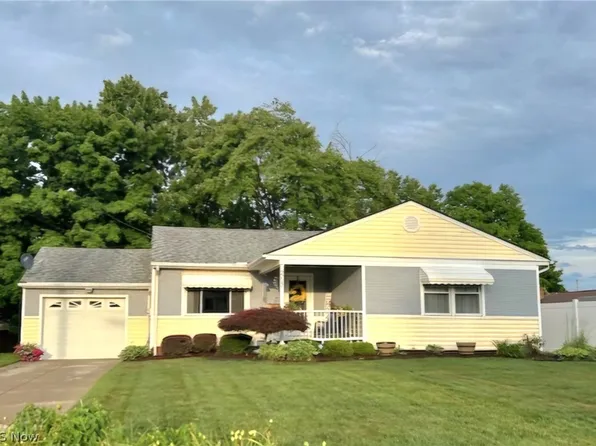 2717 Christine Ln, Youngstown, OH 44511
