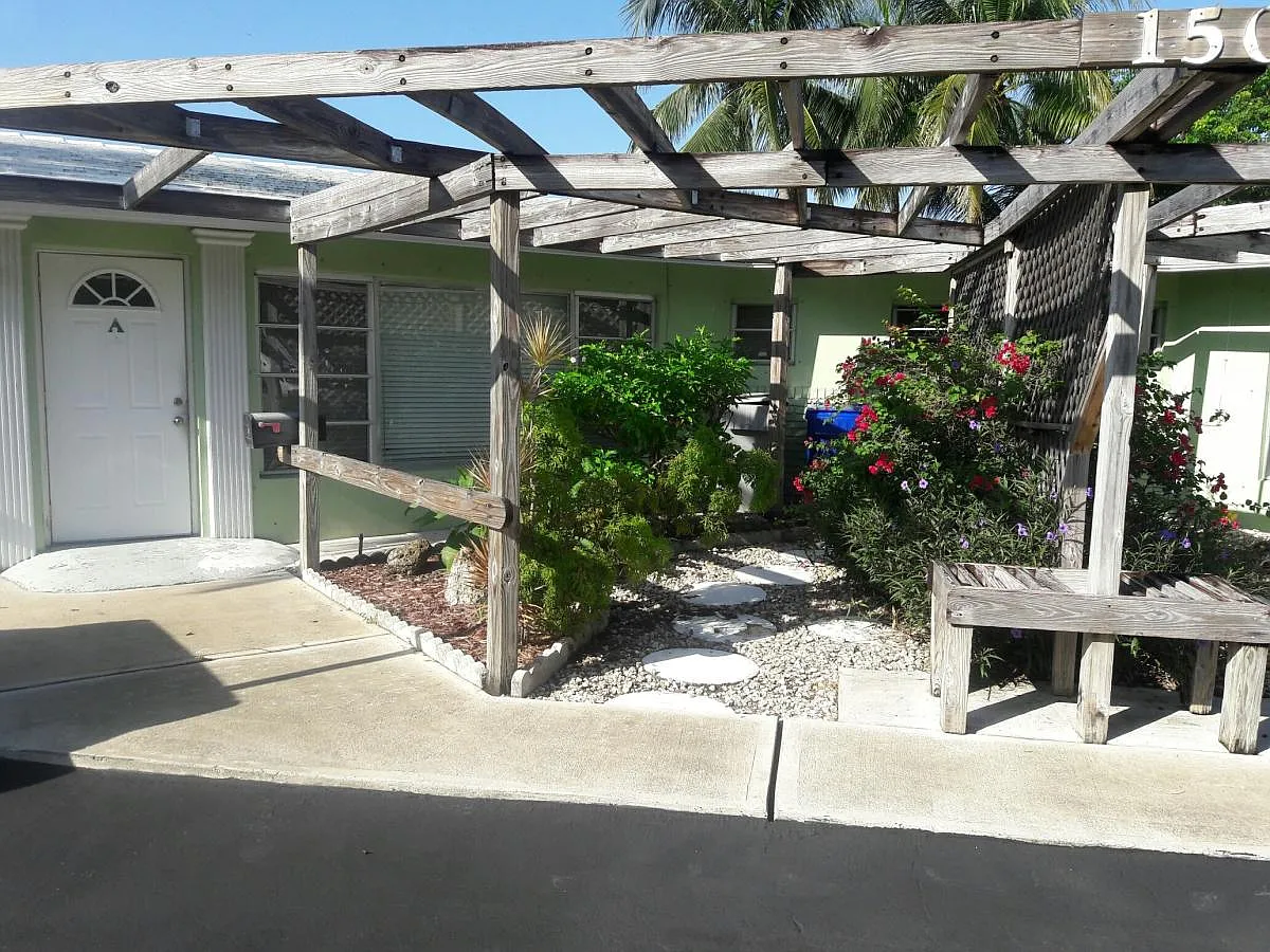Private Courtyard - 1501 SW 4th Ave #A