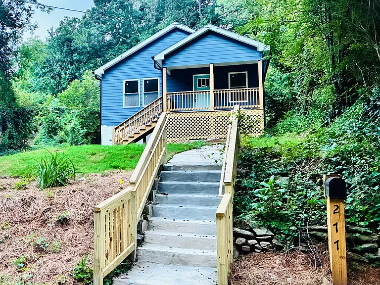 277 Barfield Ave SW — Photo 1