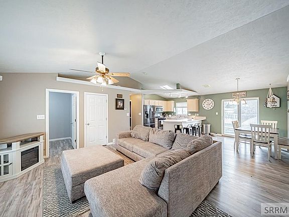 3rd image of 1862 S Eagle Pointe Dr