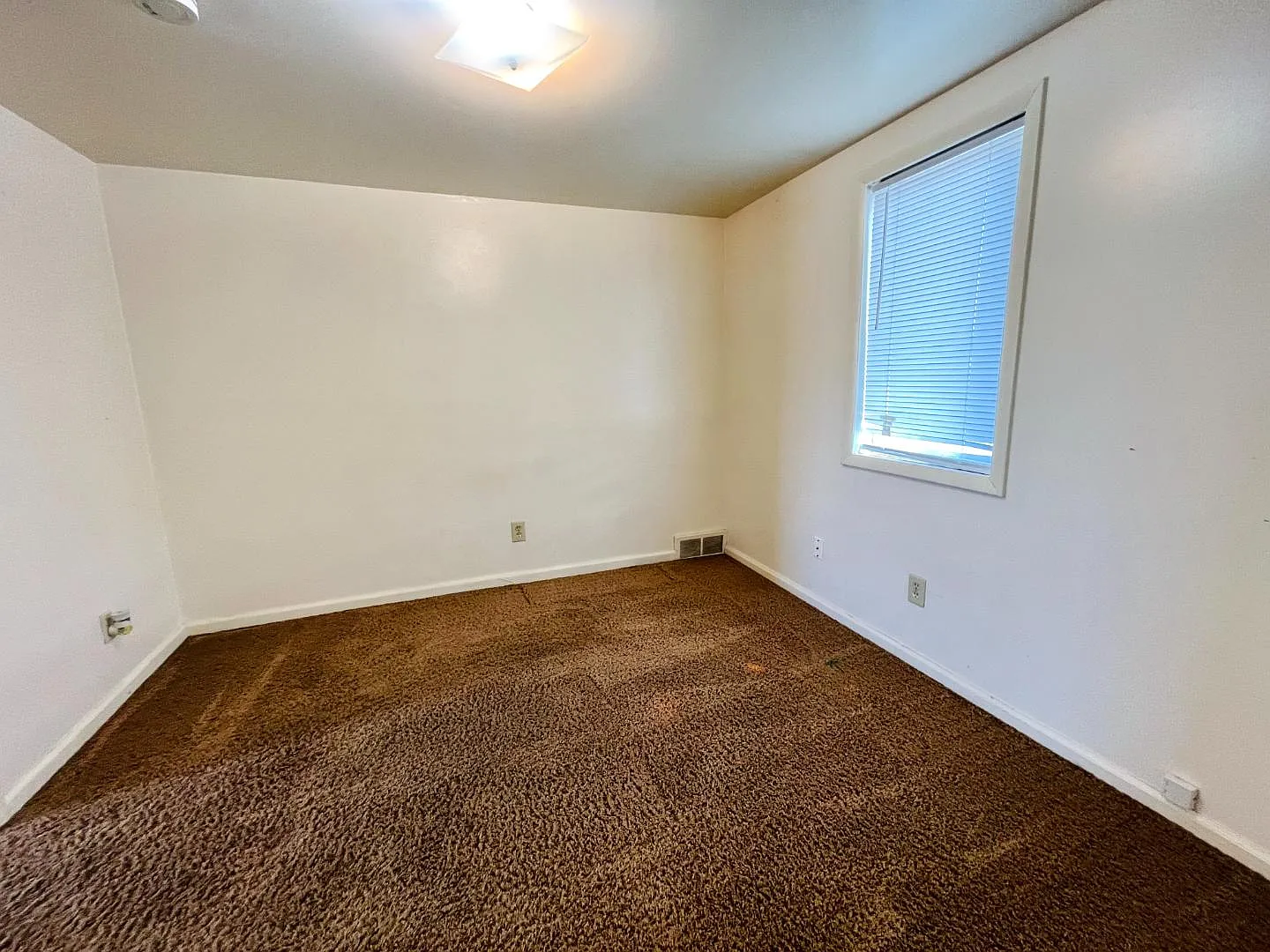 124 E 100 S — Photo 3