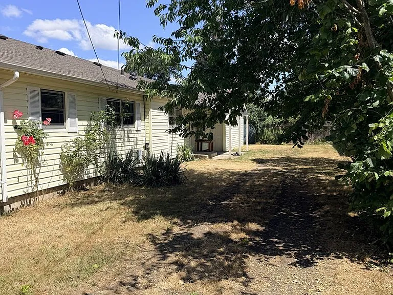 2518 Borst Ave — Photo 13