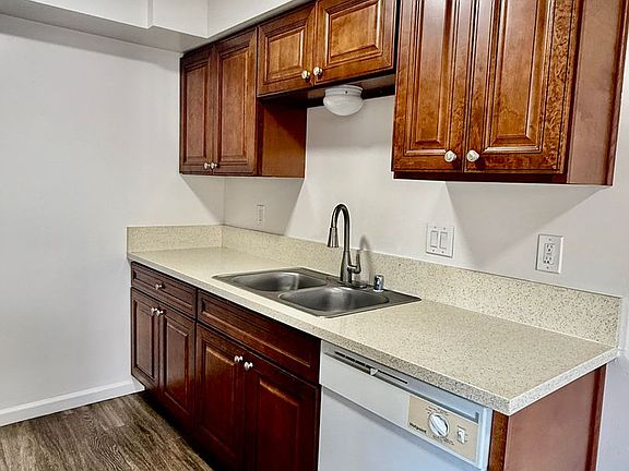3rd image of 4878 Saratoga Ave #105