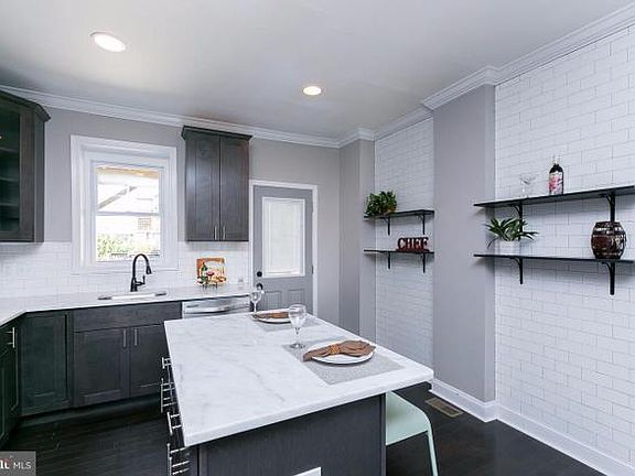 Kitchen - lots of cabinet space