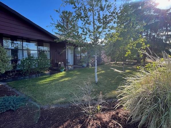 302 NW Dogwood Ave