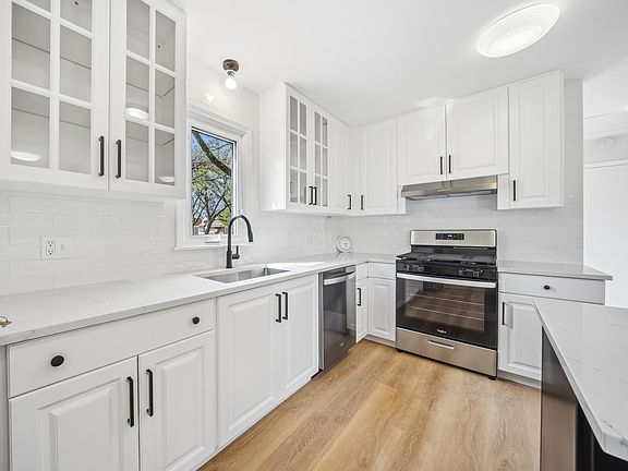 3rd image of 5359 S Nordica Ave