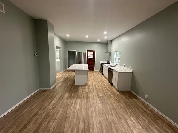 301 N Townline Rd, Seatonville, IL 61359