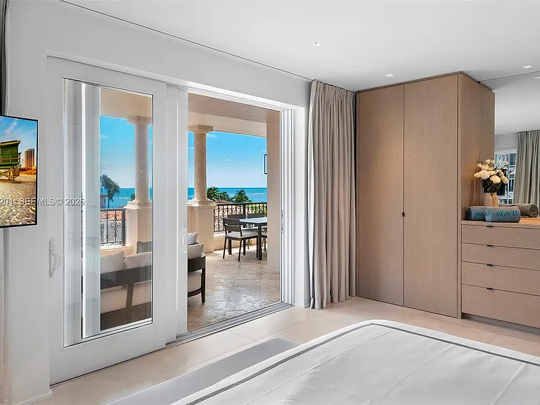 19242 Fisher Island Dr #19242 — Photo 14