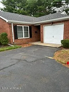 11 Rosewood Dr