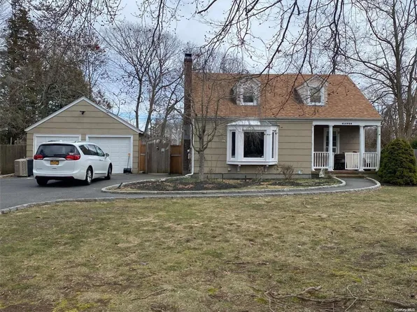 11 Laurel Avenue, East Islip, NY 11730