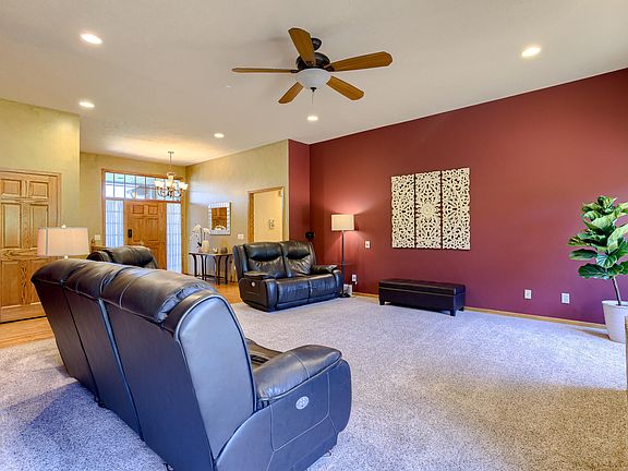 4th image of 22151 Stoneybrook Dr