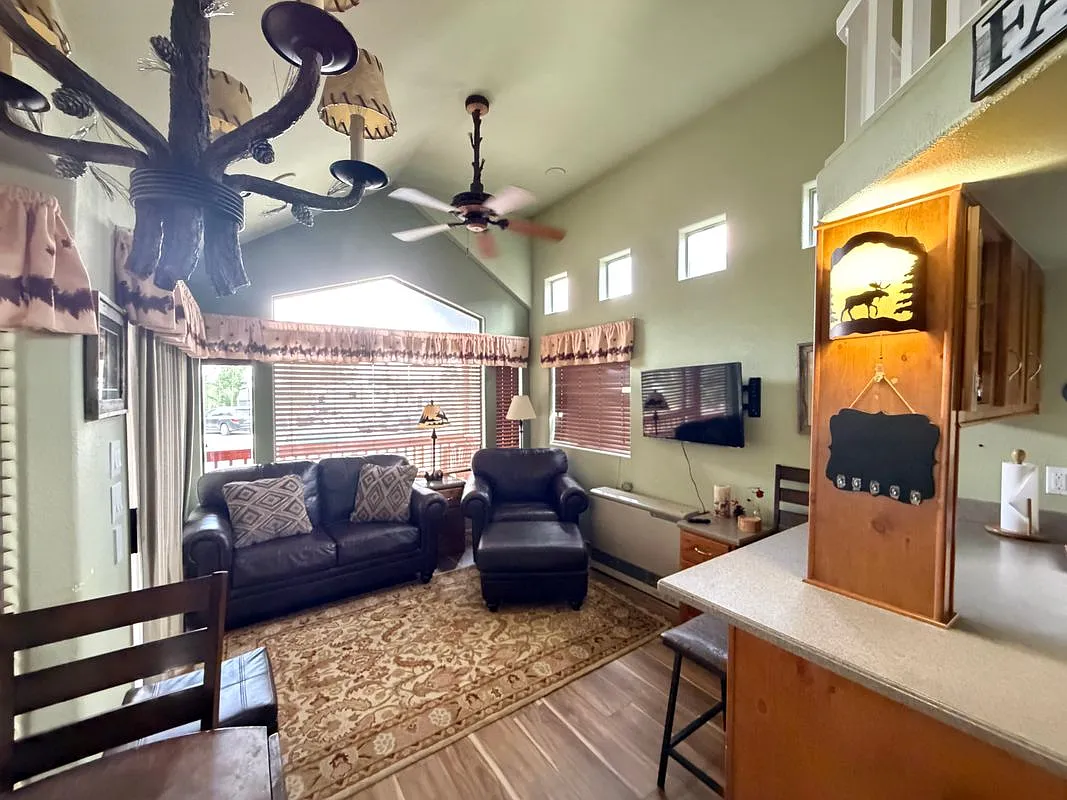 2 bed, 1.0 bath, 614 sqft, $1,950 — Photo 3
