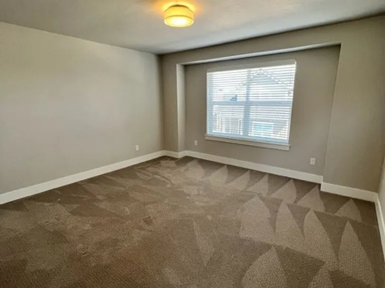2755 SW Greens Blvd #13 — Photo 12