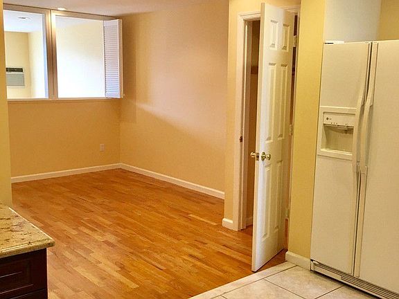 5th image of 2822 47th St #2F