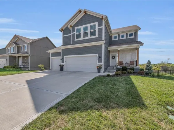 1813 SW Merryman Dr, Lees Summit, MO 64082