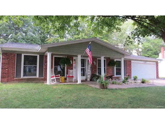1105 Cherry Ln photo 1
