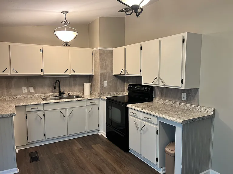 107 Bonnie Rd — Photo 8