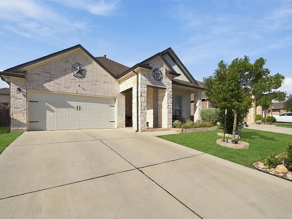 2405 Gabriels Horn Rd