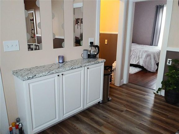 3rd image of 184 Vincent Ave