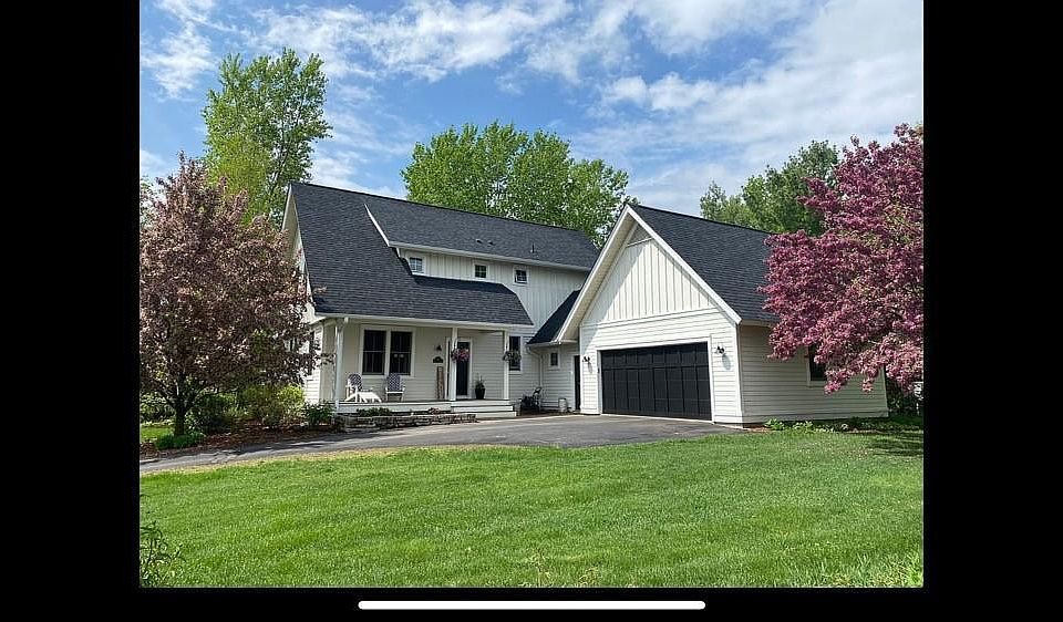 1st image of 4622 Lilac Ln N