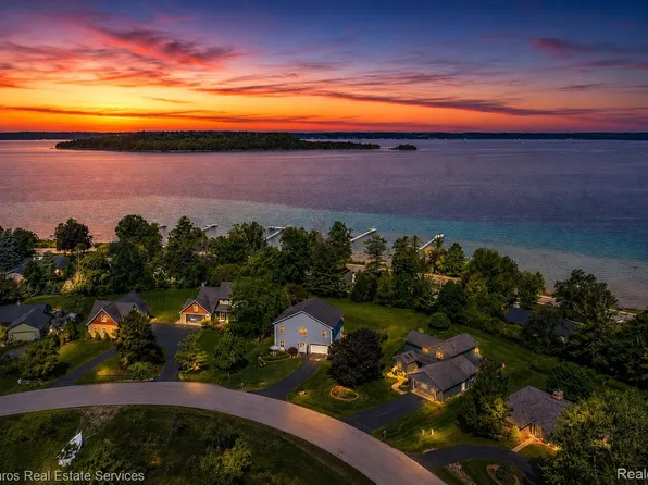 1457 Braemar Dr, Traverse City, MI 49686
