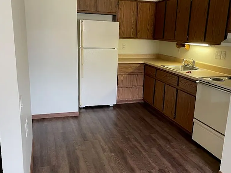 N114W16045 Sylvan Cir — Photo 7