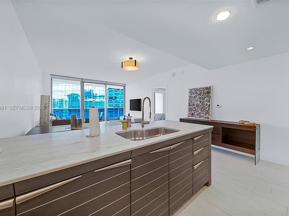 4th image of 200 Biscayne Blvd Way APT 3811