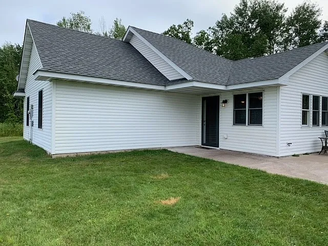 3 bed, 966 sqft, $2,200 — Photo 3