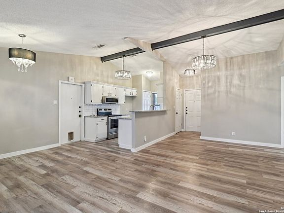 2nd image of 11942 Alamo Blanco St
