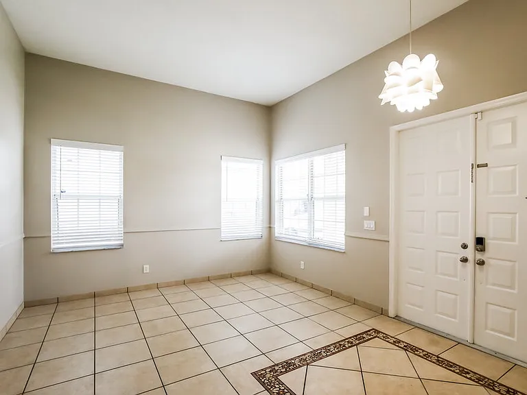 5401 SW 132nd Ter — Photo 3