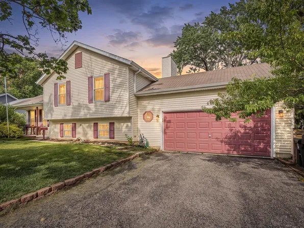 611 Parkway Ave, Antioch, IL 60002