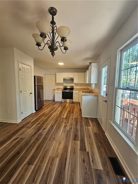 3 bed, 2.0 bath, 1882 sqft, $2,650 — Photo 2