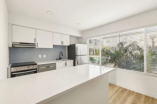 The Crest |NEWLY Renovated Studios, Lofts, 1, 2 & 3 Bedroom Homes Near the Beach Photo 1