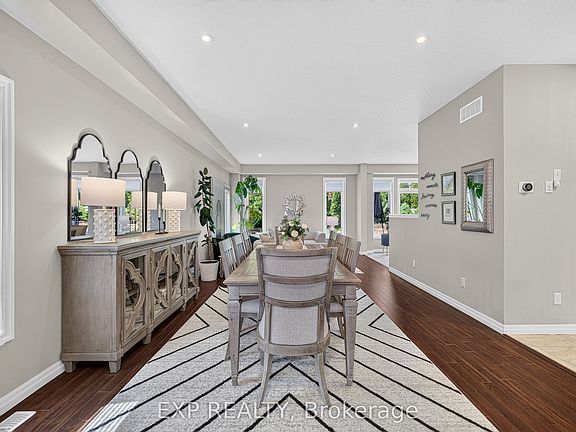 4th image of 522 Woodbine Ave
