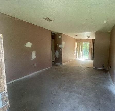 3rd image of 422 Country Lane Dr