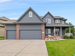 1208 N 181st St, Elkhorn, NE 68022