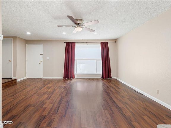 2nd image of 850 Woodberry Dr APT 2