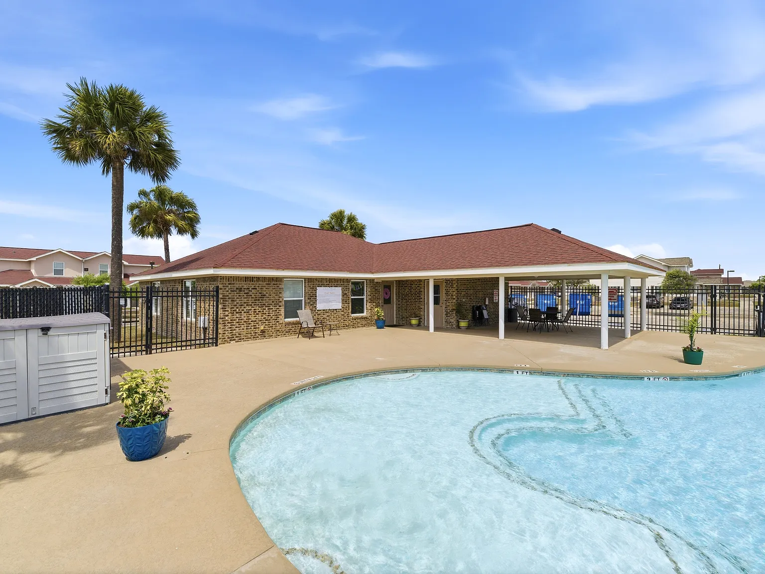 Oak Manor Villas — Photo 2