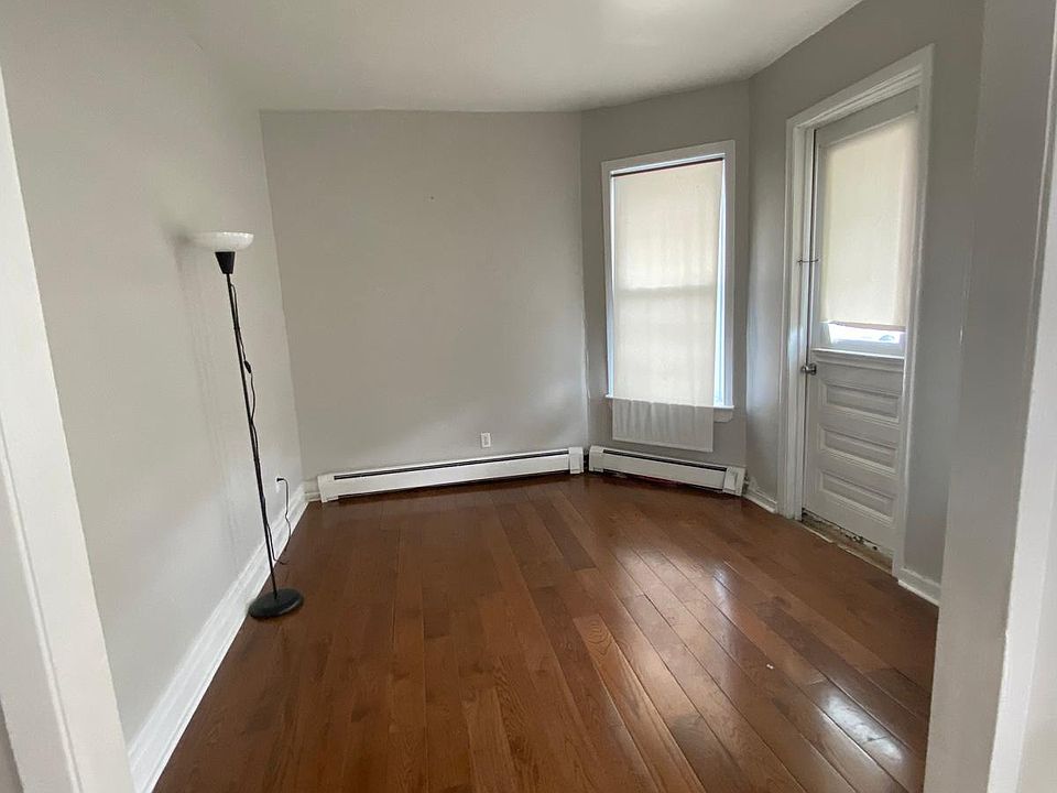 1st image of 875 S 17th St Floor 3