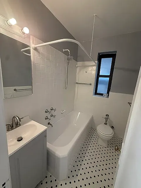 420 East 86th Street — Photo 4
