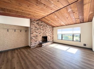 2 Bed 1 Bath Duplex Freshly Renovated Near Glendoveer Golf Course!, Portland, OR 97230