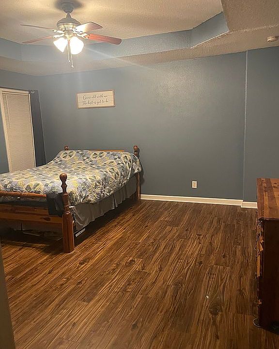 Master w/ tray ceiling