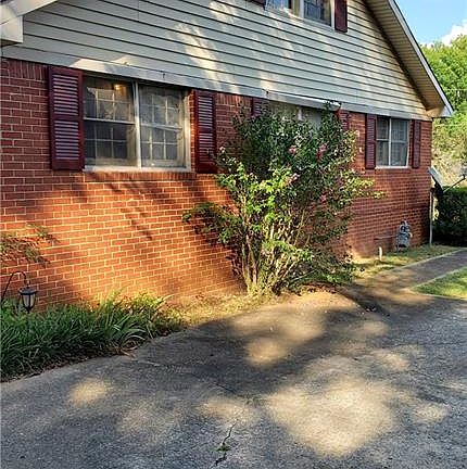 2nd image of 211 John Hand Dr